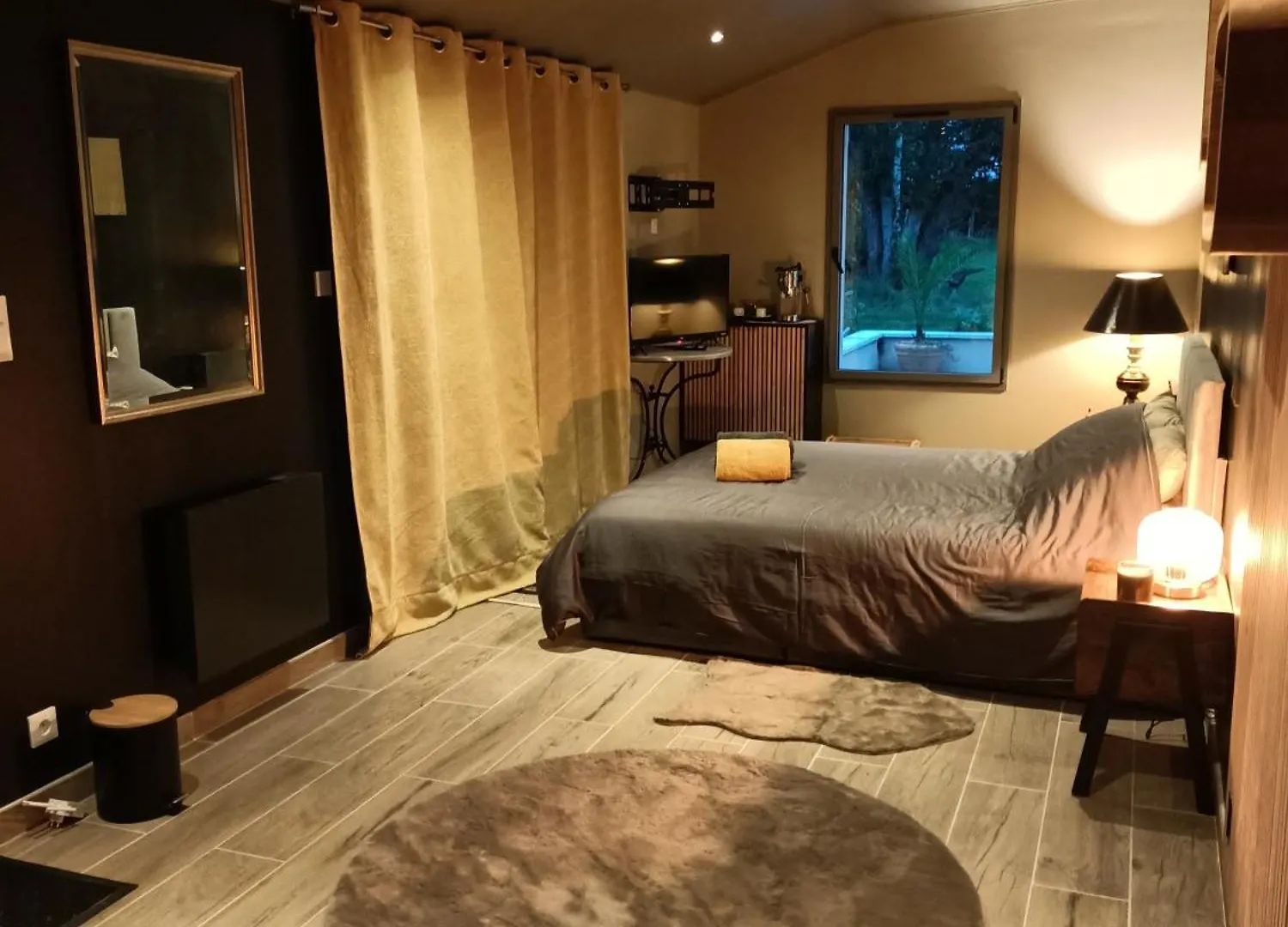 Bed & Breakfast Suite Balneo En Bord De Foret Pouzy-Mesangy